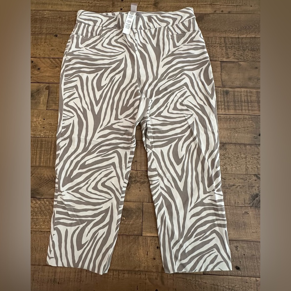 Chicos 2 Sleek Zebra Laureen Slim Capri Crop Pant - Size Chicos‎ 1.5
